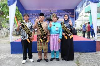 Bupati Asmar Dikukuhkan sebagai Bapak Asuh Anak Stunting dan Ayah Genre Meranti 2025
