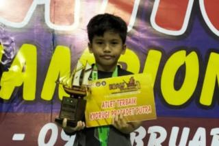 Waldan Abdillah Rafif Sabet Emas di Kejuaraan Taekwondo Riau