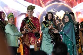 Menuju Panggung Nasional, Rafly dan Diajeng Terpilih sebagai Bujang Dara Riau 2025