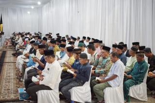Takziah Malam Ke-14, Keluarga Besar Bupati Rohil H. Bistaman Kirim Doa untuk Alm. Hj. Basyariah 