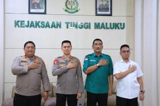 Kajati Maluku Terima Kunjungan Silaturahmi Kapolda Irjen Pol Prof. DR. Dadang Hartanto