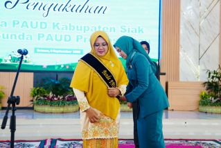 Afni Zulkifli Resmi Dikukuhkan Jadi Bunda PAUD, Bunda Literasi, dan Pembina Dekranasda Siak
