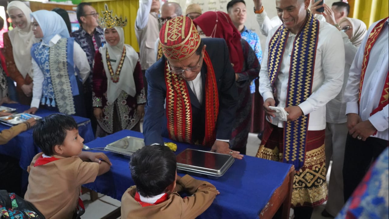 Jawaban Polos Siswa SD di Lampung Bikin Menag Tersenyum Saat Tinjau MBG