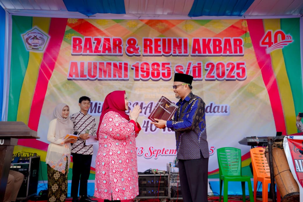 Bupati Kasmarni Hadir di Tengah Keluarga Besar SMAN 2 Mandau 