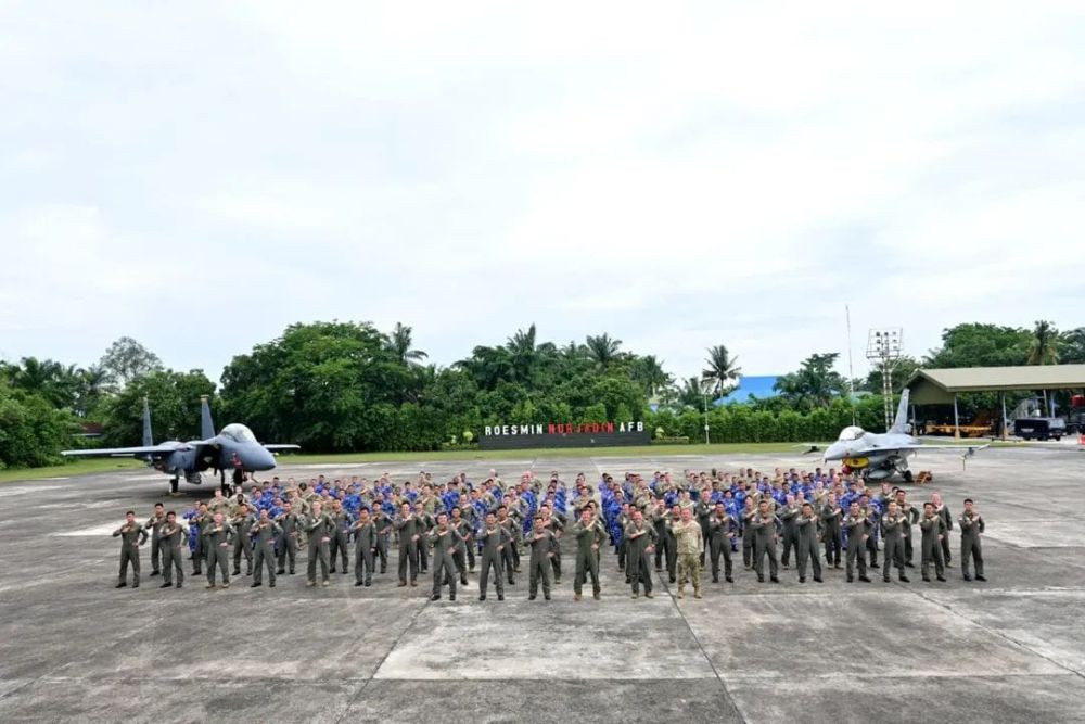 Latihan Tempur F-16 TNI AU dan F-15 Amerika Resmi Ditutup