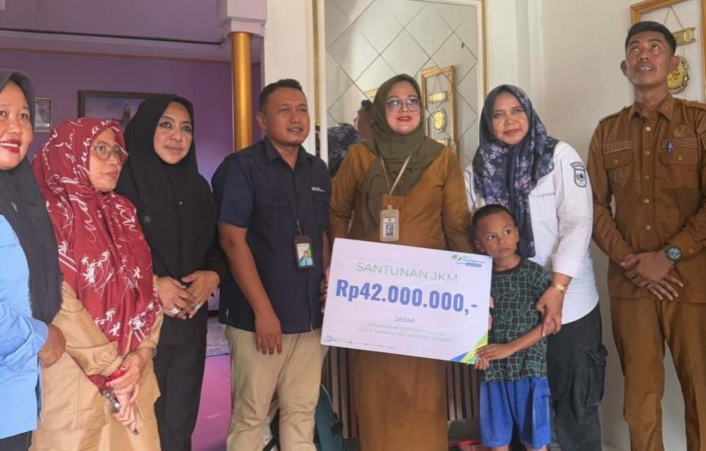 Ahli Waris Terima JKM BPJS Sebesar Rp 42 Juta, Ketua Apdesi Rohil Apresiasi Kepenghuluan Sinaboi
