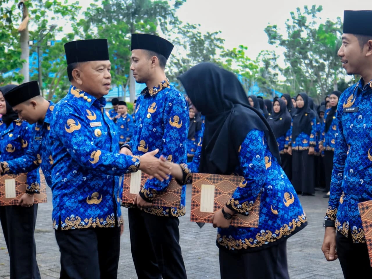 Bupati Meranti Lantik dan Serahkan SK 322 PPPK Tahun 204