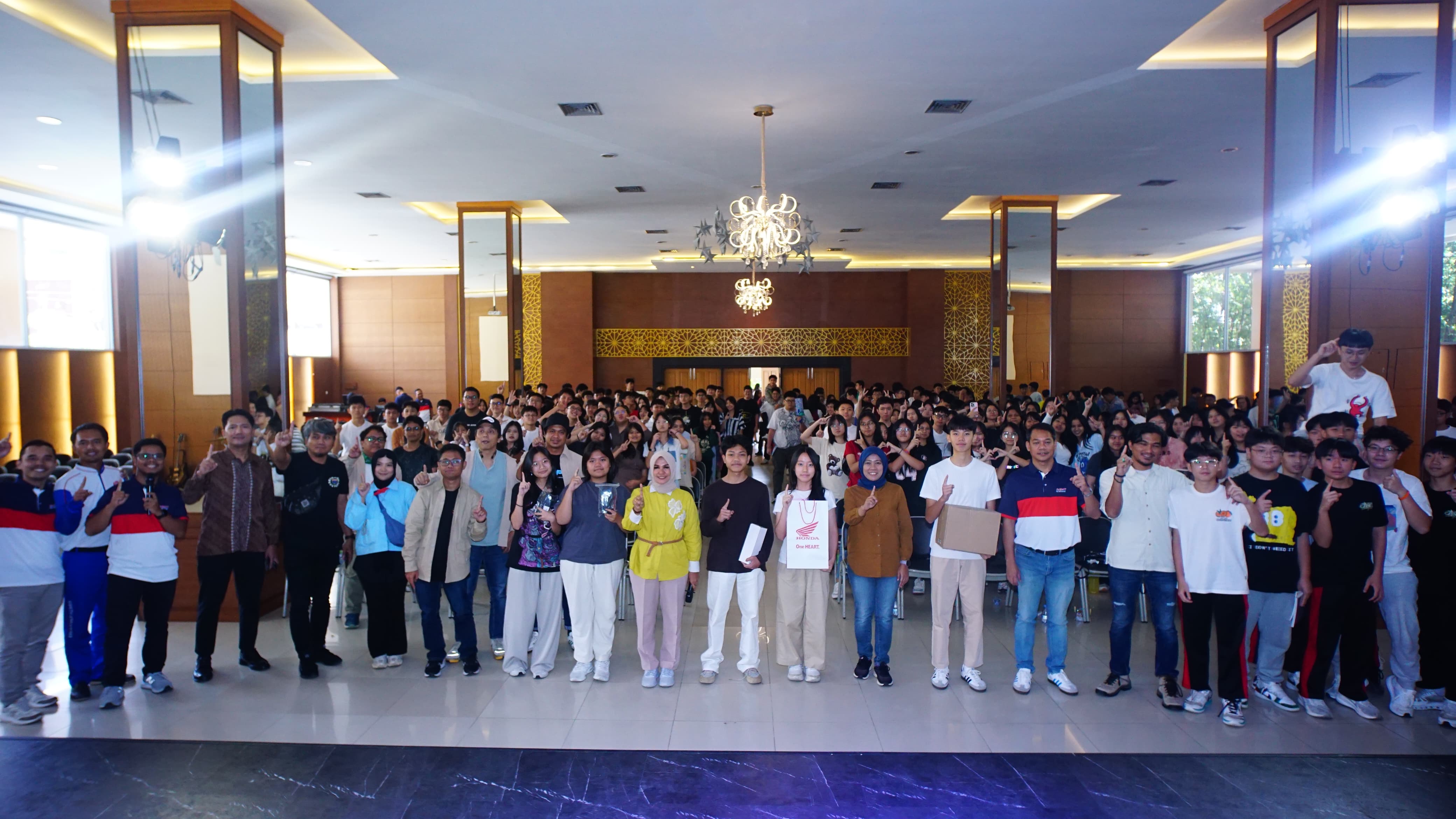 CDN dan AHM Gelar Sinergi Bagi Negeri Experience Lewat Seminar Decluttering di SMA Darma Yudha