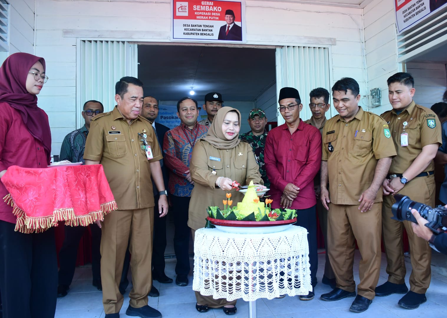 Bupati Kasmarni Resmikan Kopdes Merah Putih Desa Bantan Tengah