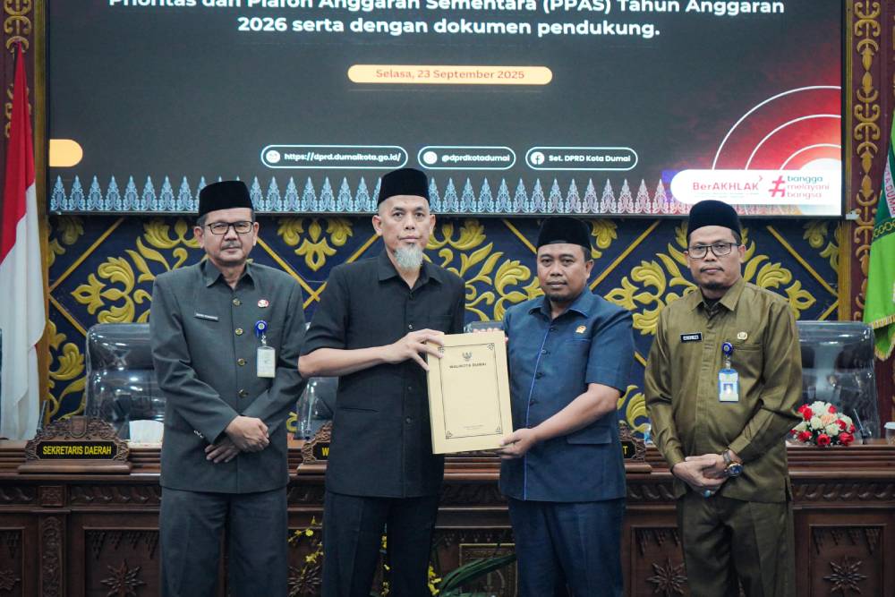 Wako Paisal Serahkan Dokumen KU-APBD dan PPAS TA 2026 dalam Rapat Paripurna DPRD Dumai