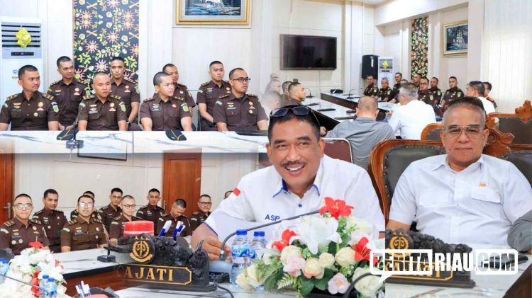 Kajati Agoes SP Ingatkan 18 Jaksa Baru di Wilayah Hukum Maluku Untuk Meningkatkan Integritas
