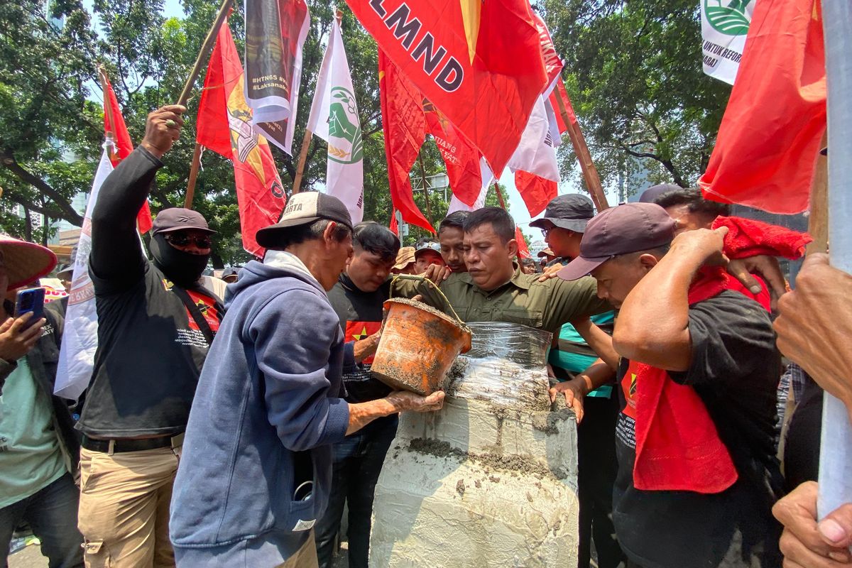 Protes Konflik Agraria, Petani Riau Cor Badan di Demo Hari Tani Nasional 2025