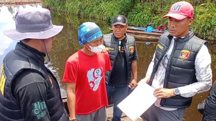 Sadis! Pria Paruh Baya di Riau Bacok Rekan Kerja Hingga Tewas