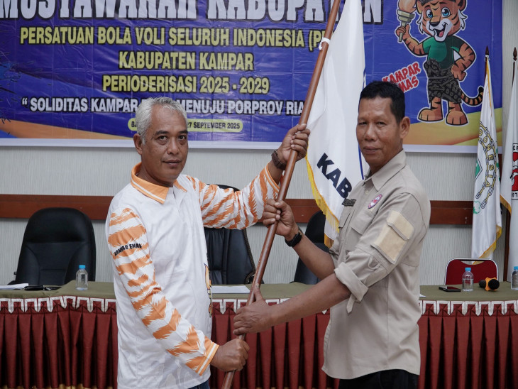 Muhammad Saleh Kembali Resmi Jabat Ketum PBVSI Kampar Periode 2025-2029