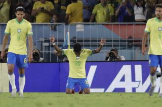 Estevao Cetak Gol Debut, Brasil Lumat Chile