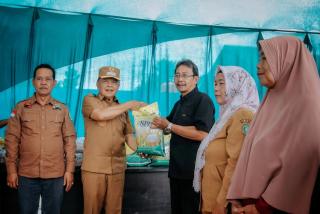 Bupati Asmar Resmikan Gerakan Pangan Murah di Meranti, Harga Sembako Dijual Lebih Terjangkau