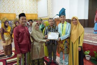 Mahasiswa Berprestasi, Cumlaude dan Nilai Pemuncak Jurusan Teknik Informatika Polbeng Raih Pengharga