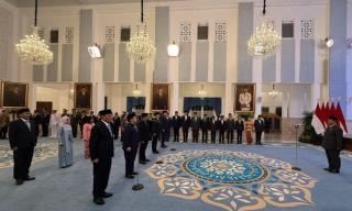 Prabowo Resmi Lantik 11 Pejabat: Menko Polkam Djamari Chaniago, Menpora Erick Thohir
