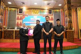 Bupati Kasmarni Sampaikan Ranperda Perubahan APBD 2025