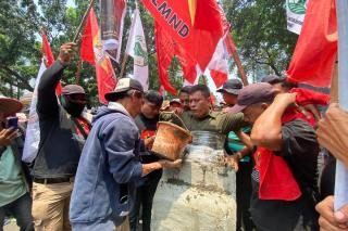 Protes Konflik Agraria, Petani Riau Cor Badan di Demo Hari Tani Nasional 2025