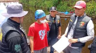Sadis! Pria Paruh Baya di Riau Bacok Rekan Kerja Hingga Tewas