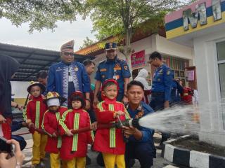 DPKP Sosialisasi Pencegahan Kebakaran di TK Kemala Bhayangkari 03 Pekanbaru