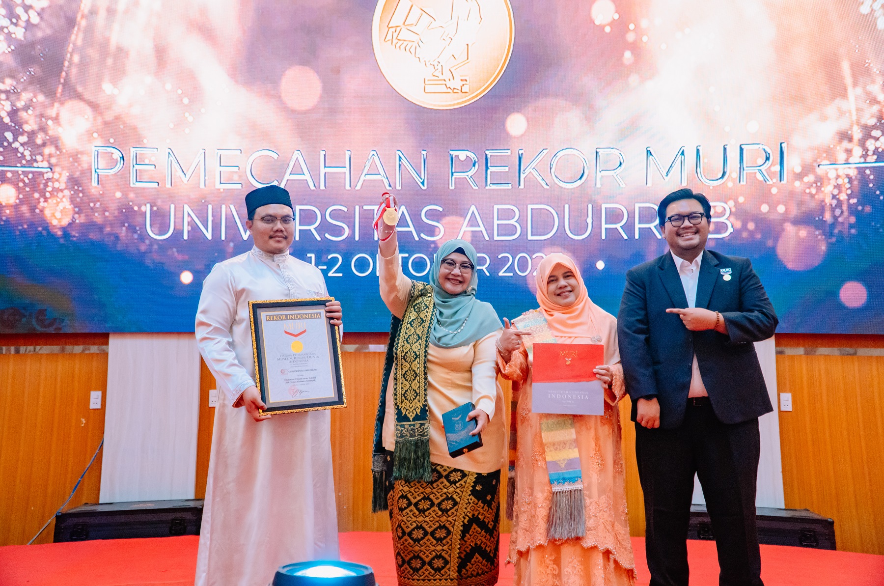 Gelar Khatam Alquran Bersama Civitas Akademika, Univrab Pekanbaru Raih Rekor MURI