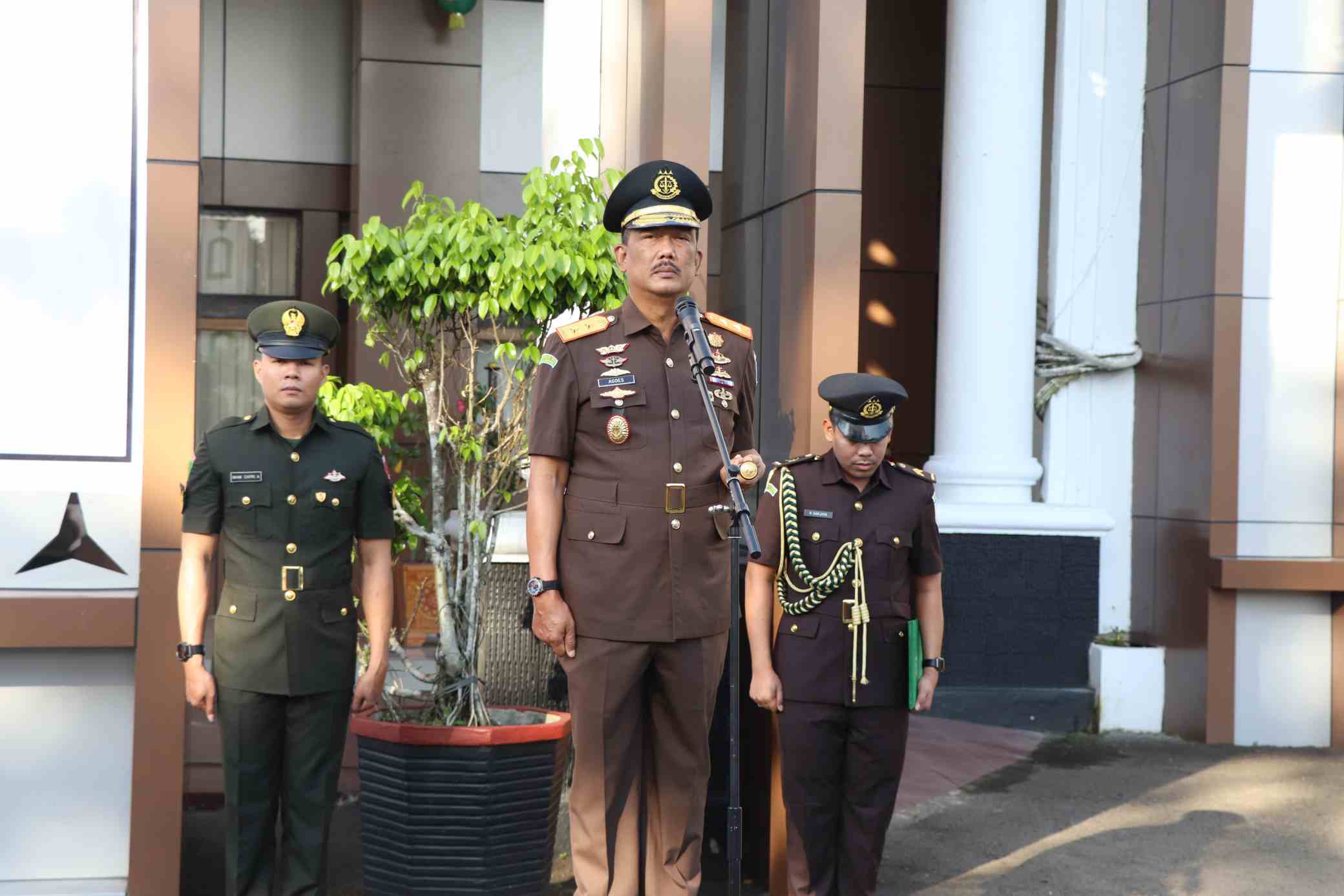 Kajati Agoes SP dan Jajaran Kejati Maluku Menggelar Upacara Peringatan Hari Kesaktian Pancasila