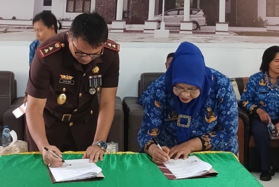 Tingkatkan Mutu Pendidikan, Kejari SBB dengan Disdik Setempat Teken MoU Kerjasama