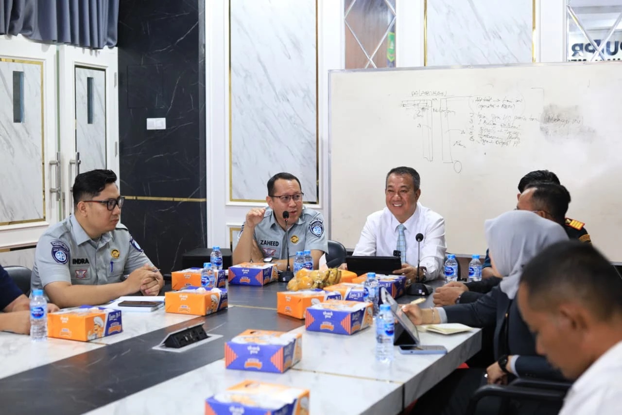 Wabup Muzamil Pimpin Rapat Bahas Premi Asuransi Kempang di Meranti