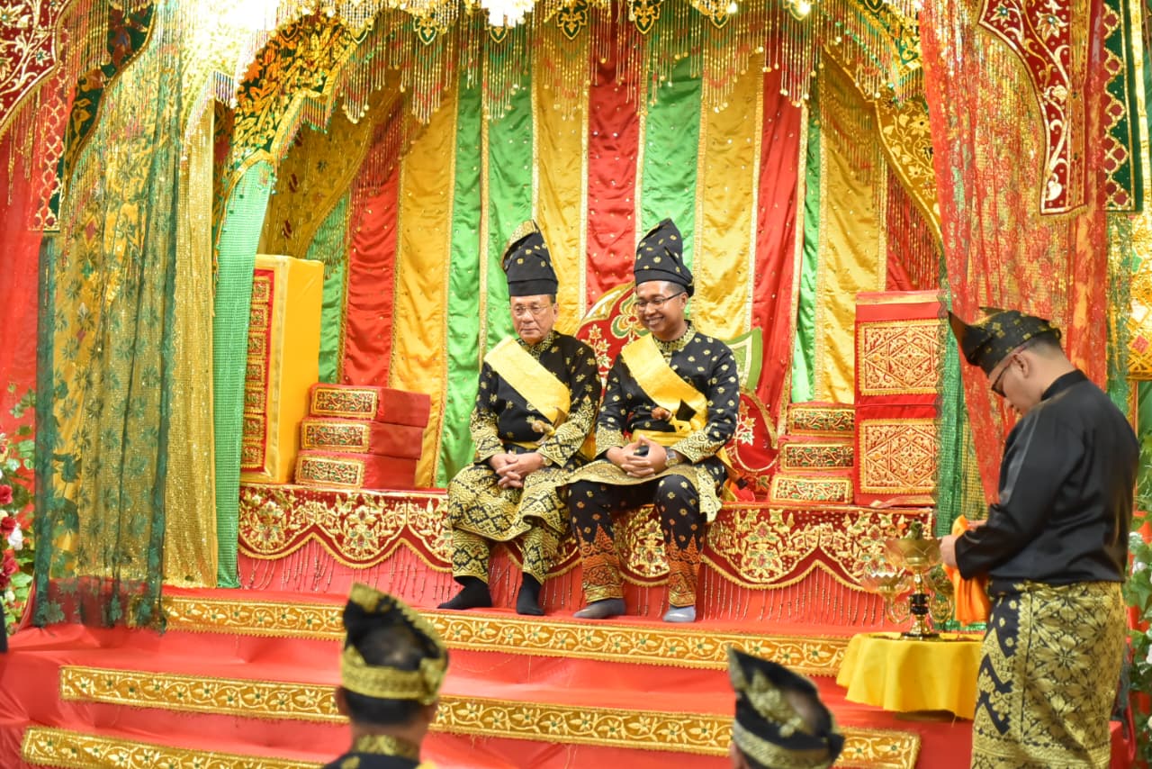 Bupati Rohil Resmi Sandang Gelar Datuk Seri, Wabup Jadi Datuk Timbalan 
