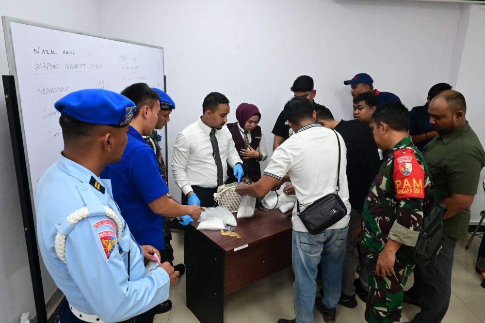 Petugas Gabungan Gagalkan Penyelundupan 2 Kg Sabu di Bandara SSK II Pekanbaru