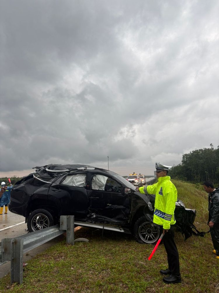 Rusdi Luka Berat Usai Fortuner yang Ditumpangi Tergelincir di Tol Pekanbaru–Bangkinang