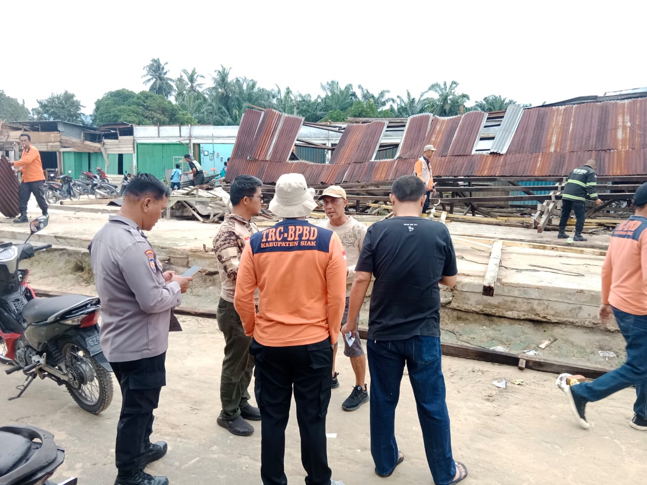 Sejumlah Kios Pasar Rakyat di Siak Rusak Diterjang Angin Kencang