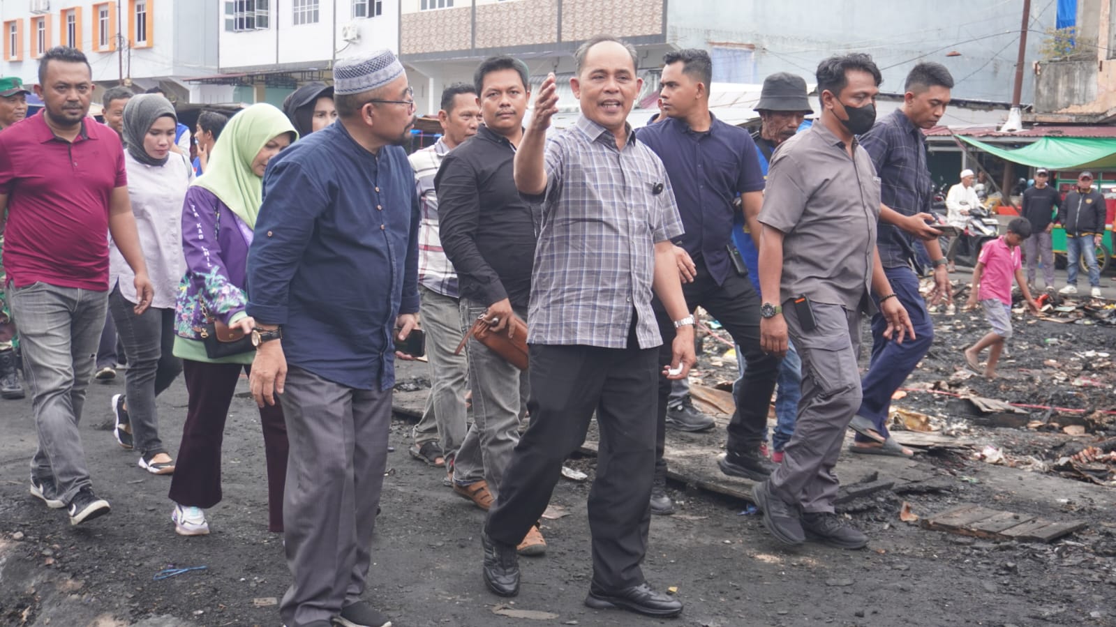 313 Lapak Terbakar, Bupati Inhil Janji Bangun Kembali Pasar Terapung Tahun 2026