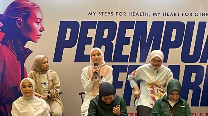 Dhini Aminarti dan Zee Zee Shahab Sebarkan Energi Positif Lewat Ajang “Perempuan Berlari 2025”