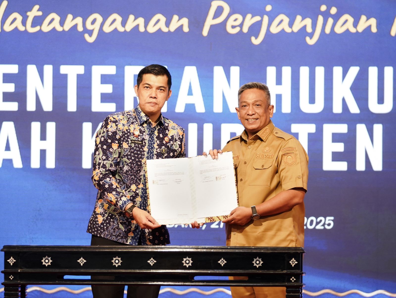 Bupati Rokan Hulu Raih Penghargaan Kemenkumham RI atas Komitmen Memperluas Akses Keadilan