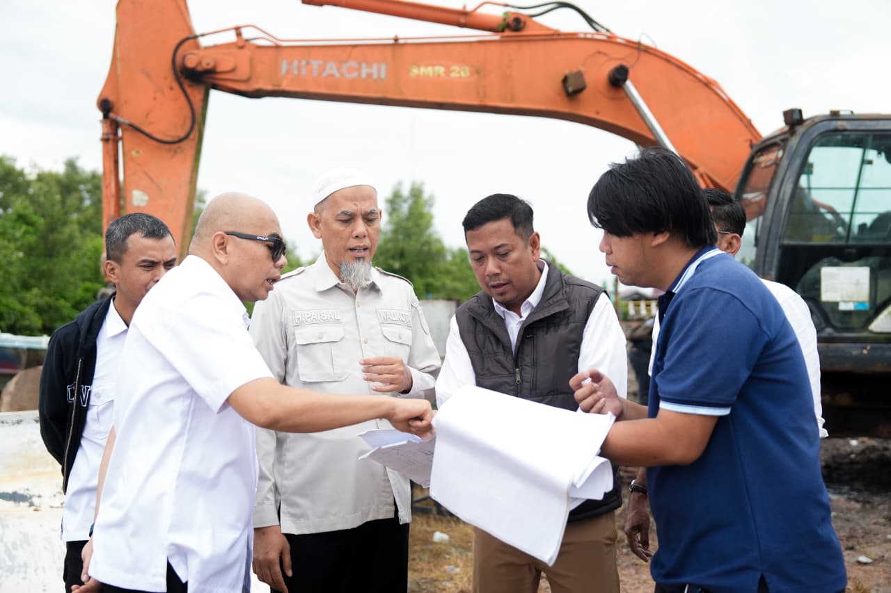 Wali Kota Paisal Tinjau Progres Proyek Penanggulangan Banjir di Bantaran Sungai Dumai