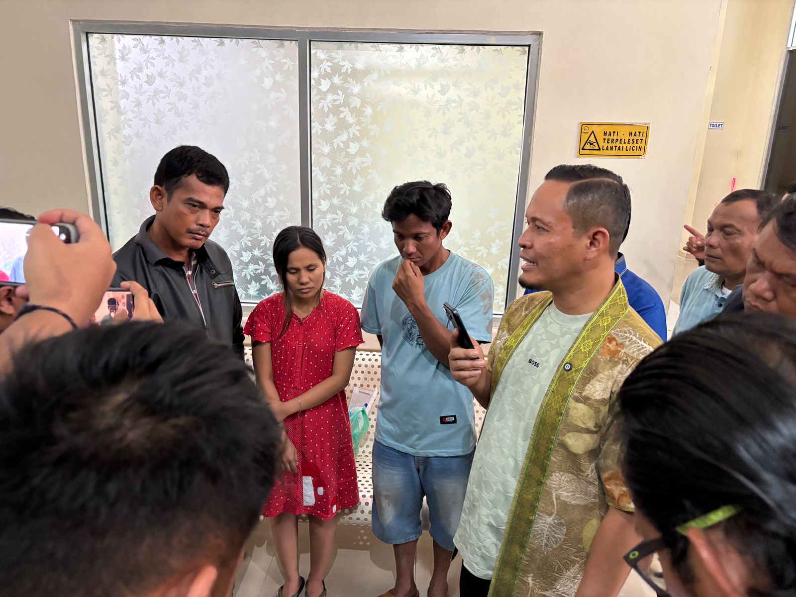Wako Pekanbaru Besuk Anak Korban Serangan Gajah Liar, Pastikan Penanganan Medis Cepat