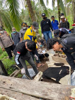 Polsek Reteh Evakuasi Kerangka Manusia yang Ditemukan di Desa Sungai Asam