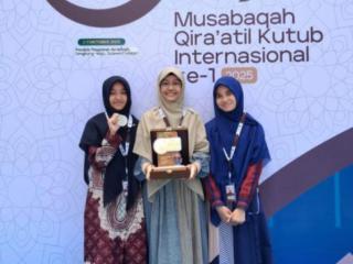 Santriwati Daarun Nahdhah Thawalib Harumkan Nama Kampar di MQK Nasional 2025