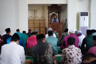 Pemprov Riau Resmikan Masjid Al Maqari Lewat Salat Jumat Perdana
