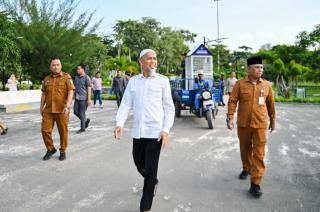 Wali Kota Paisal Tinjau Peletakan Enam Tempat Sampah Plastik di Taman Bukit Gelanggang Dumai