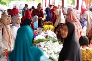 Bupati Kasmarni Puji Langkah Gubri Abdul Wahid Gelar Operasi Pasar Murah di Bengkalis