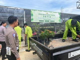 Ratusan Bibit Pohon di SMKN 1 Bangkinang Jadi “Bank Oksigen” untuk Udara Segar Masa Depan