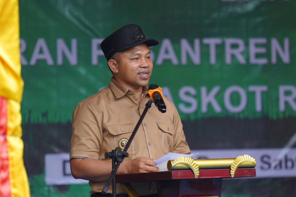 Gubri Abdul Wahid dan Baznas Riau Salurkan Bantuan Modal Usaha untuk Nelayan di Inhil