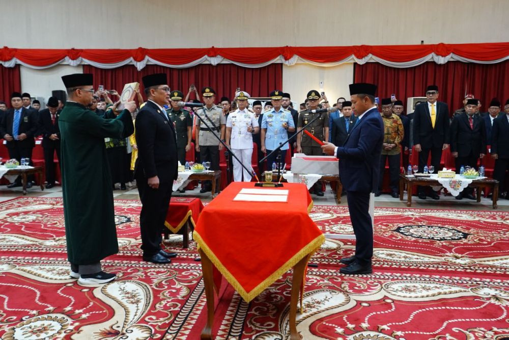 Gubri Lantik Syahrial Abdi Sebagai Sekda Provinsi Riau