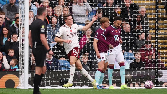 Tekuk Burnley 2-0, Arsenal Mantap di Puncak Klasemen