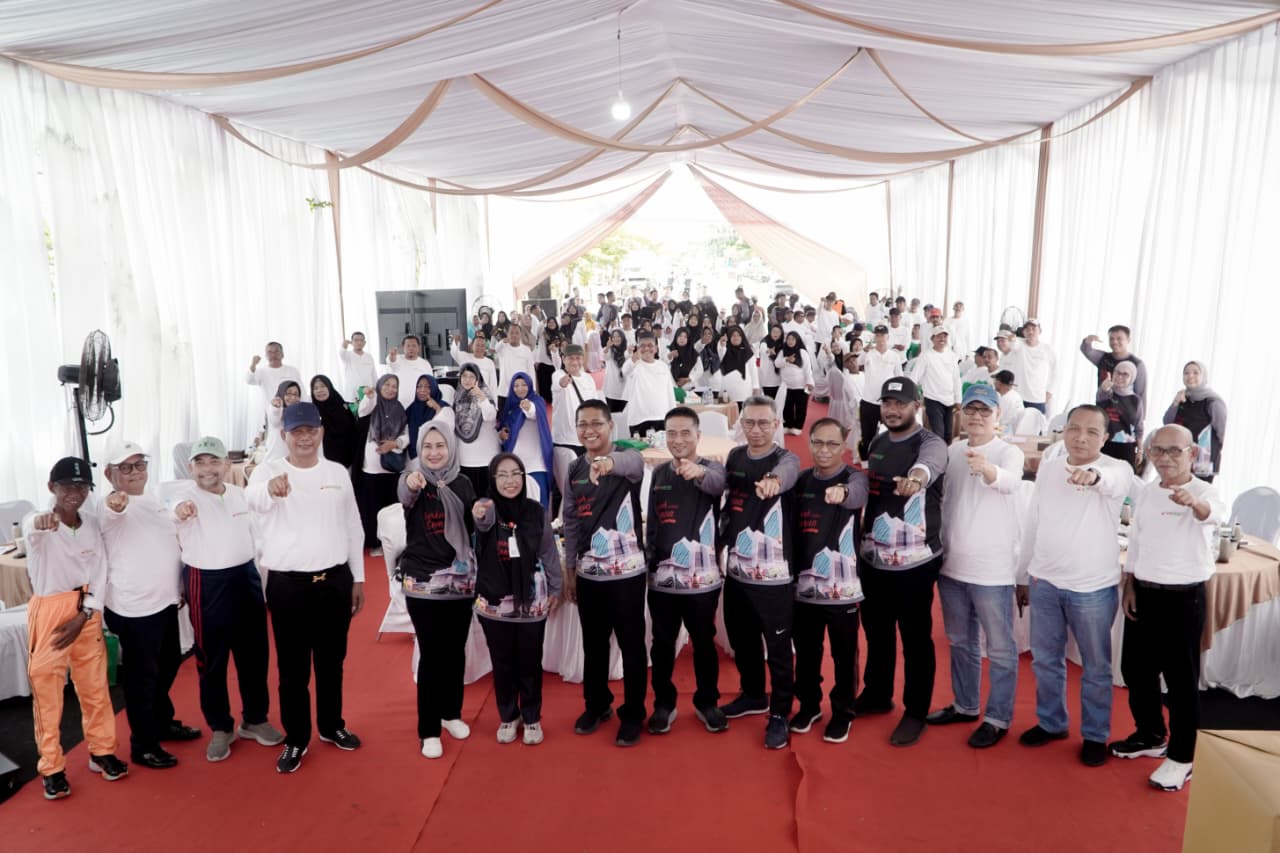 Suyatno Hibur Pensiunan dengan Candaan Khas di Acara Ramah Tamah BRK Syariah