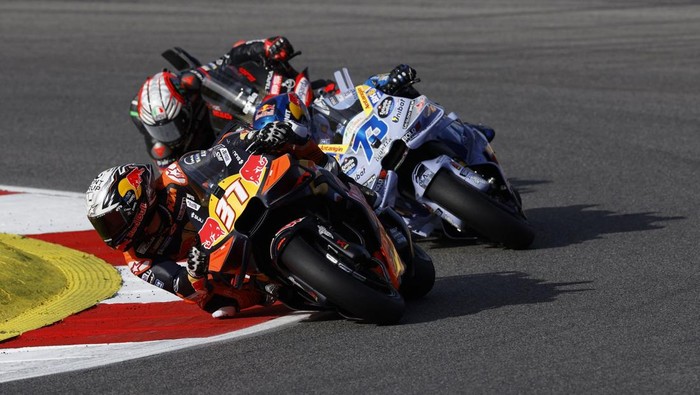 Alex Márquez Menang Sprint Race MotoGP Portugal 2025, Acosta Tempel Ketat!